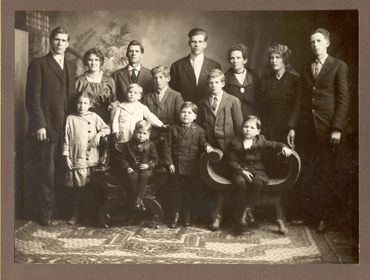 Heywood Family-1915.jpg